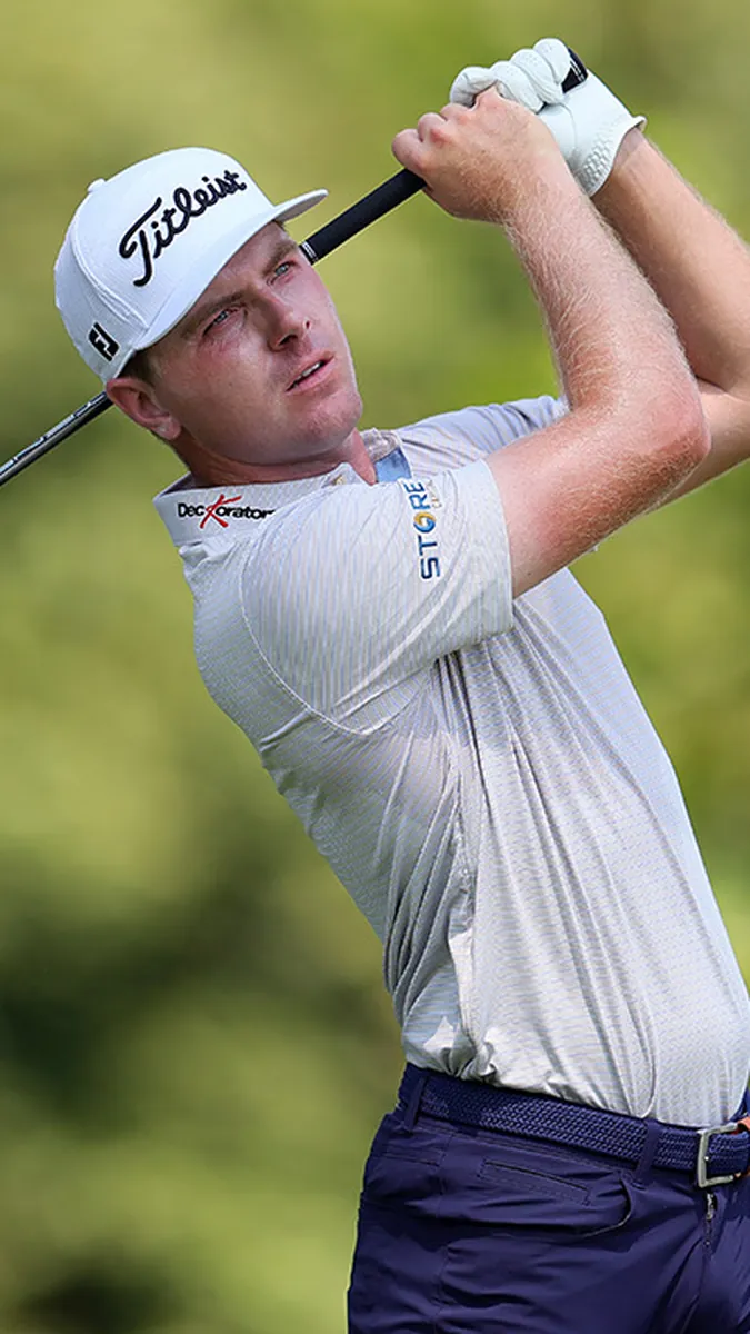 Golfista terminando un swing, del sitio oficial del World Wide Technology Championship