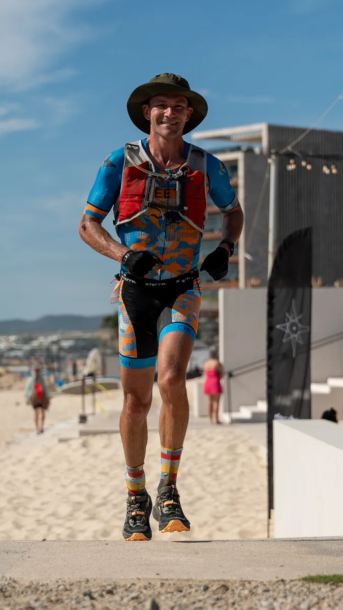 Trail runner on the beach at XTERRA Cabo