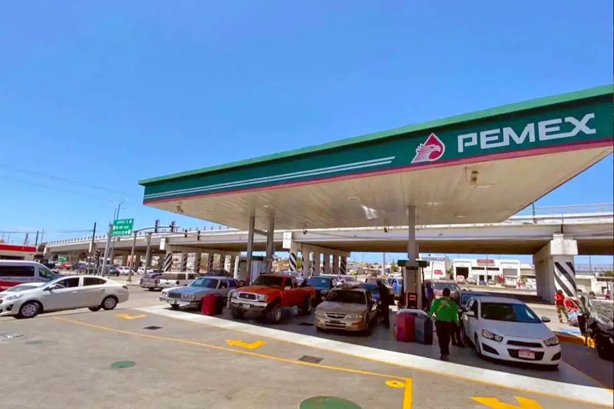 Pemex Estación de Gasolina