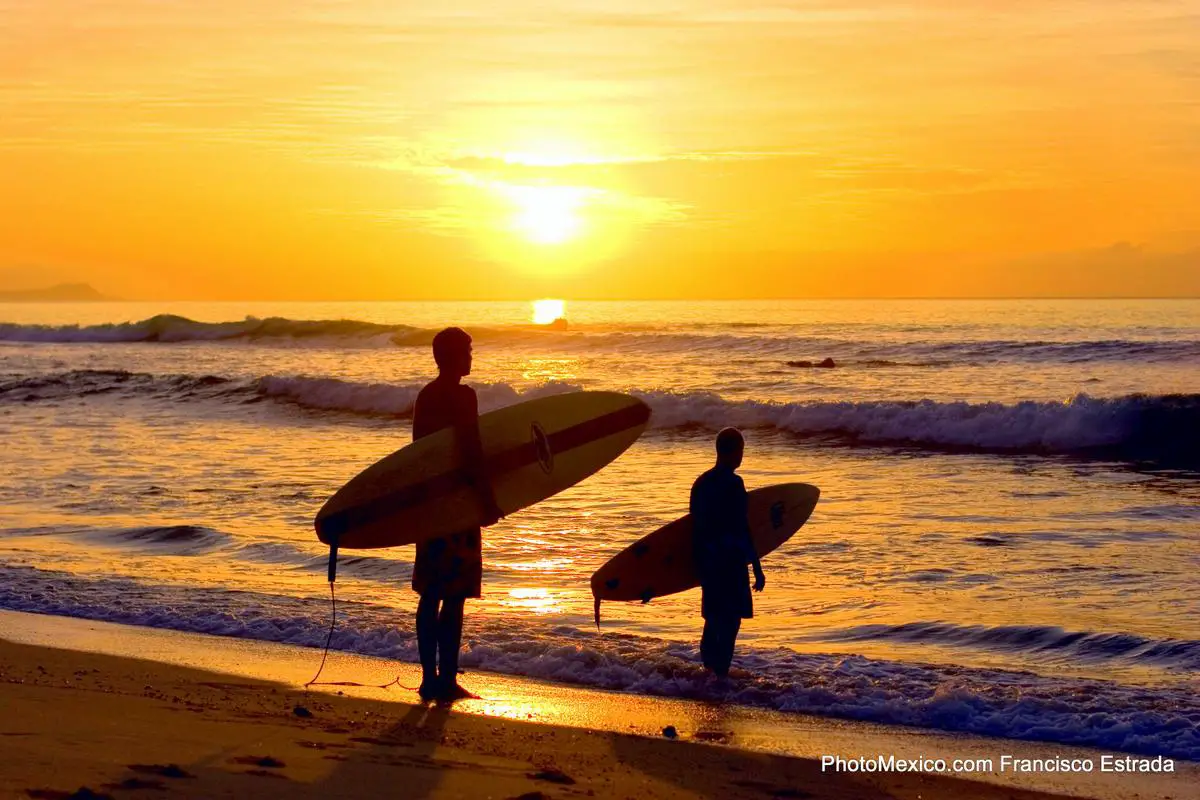 Surfing Acapulquito