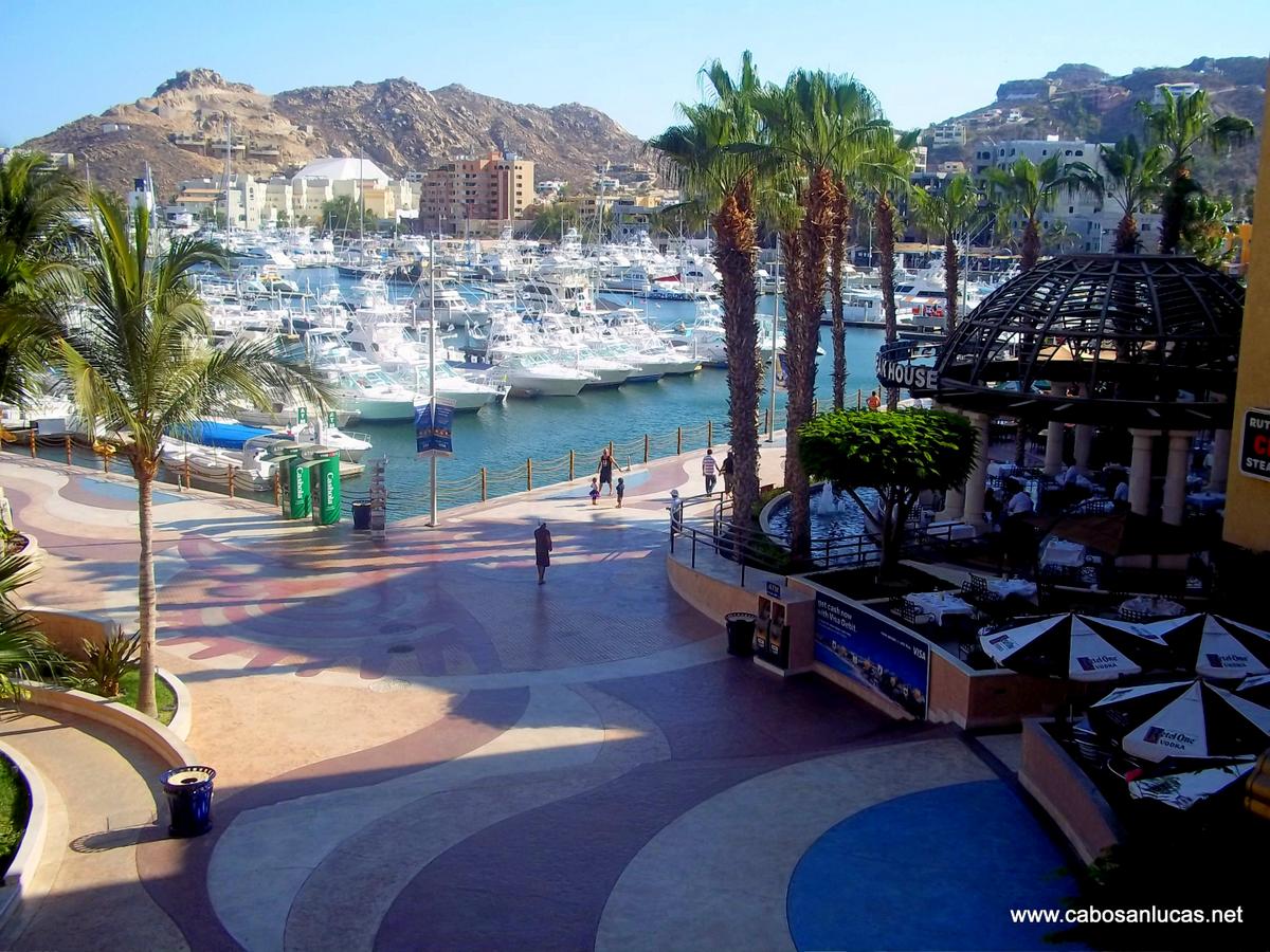 Vista desde Plaza Puerto Paraíso hacia la Marina